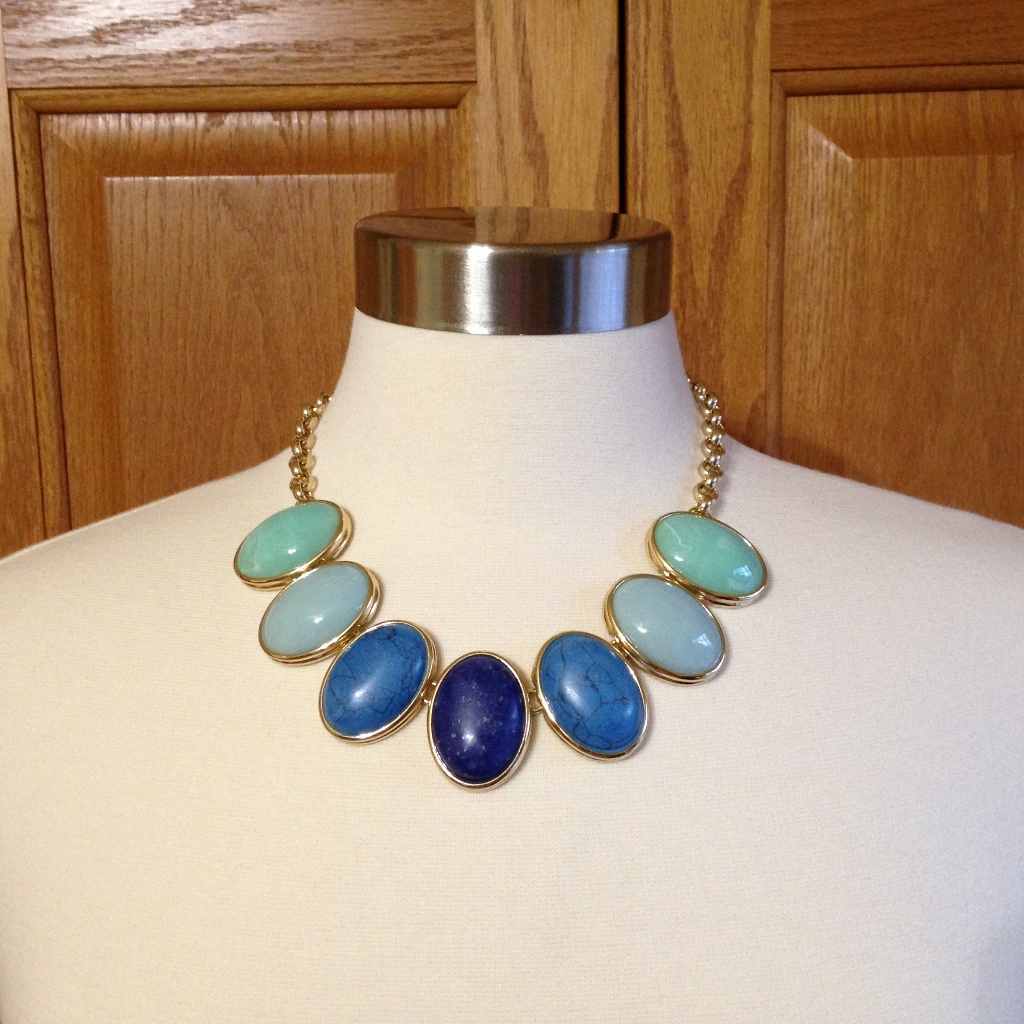Talbots - Mixed-Color Cabochon Necklace - Excellent Condition 25$